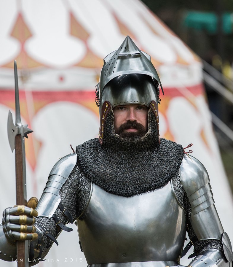 Przybica z zason typu psi pysk wzorowana na hemie CH16 z Churburga z dodatkow zason wzorowan na oryginale A69 z Wallace Collection./Visored bascinet based on helmet CH16 from Churburg with additional visor made in style of Wallace Collection A69.